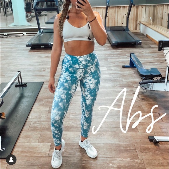 High waisted Blue Tie Dye 7/8 Leggings NWOT - Picture 12 of 13